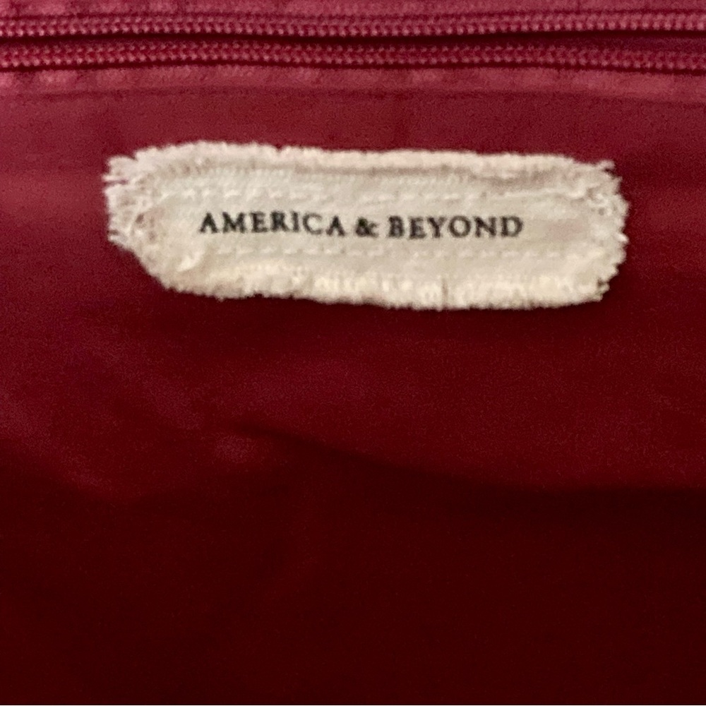 NWOT America and Beyond” tapestry tote bag and matching accessory bag - Picture 13 of 15